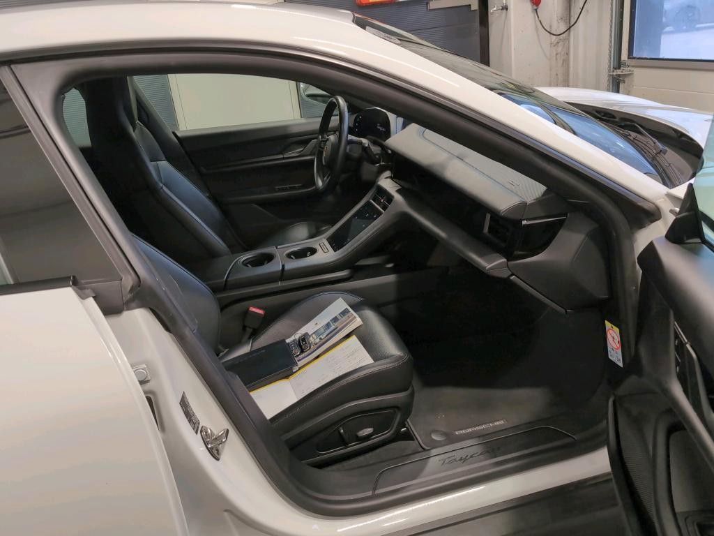 Porsche Taycan 2023