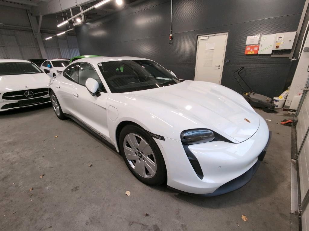 Porsche Taycan 2023