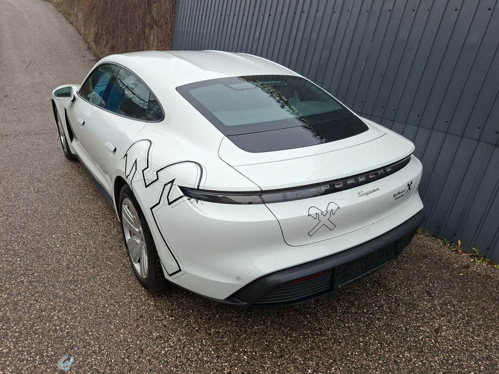 Porsche Taycan 2023