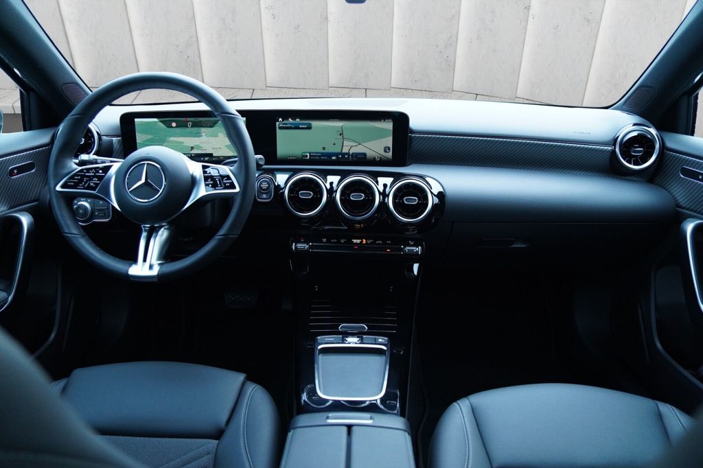 Mercedes-Benz A 180 2024