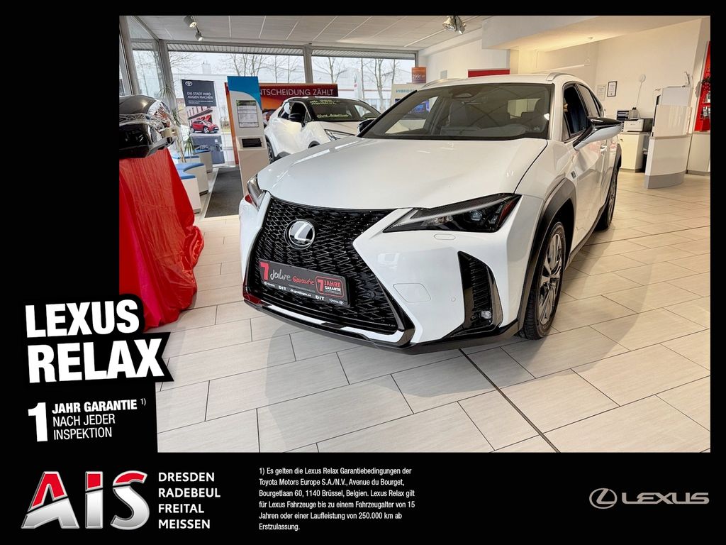 Lexus UX 2025