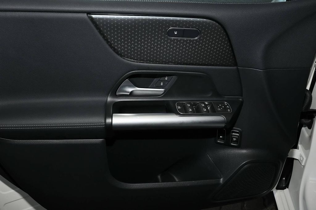 Mercedes-Benz B 250 2024