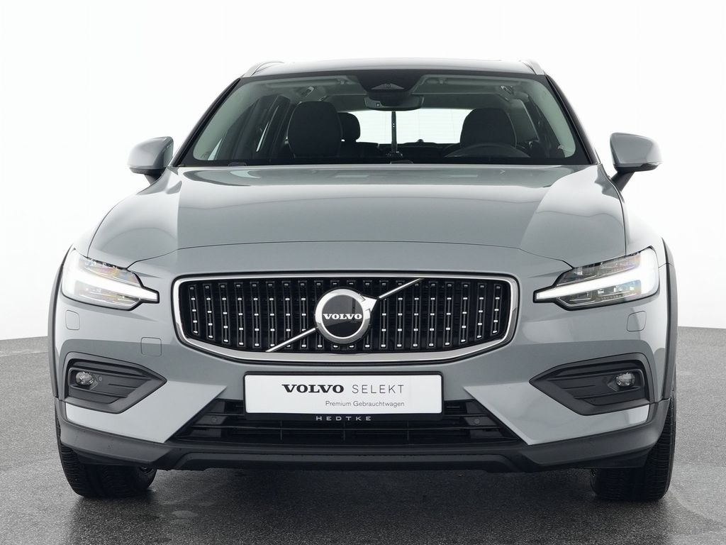 Volvo V60 Cross Country 2023