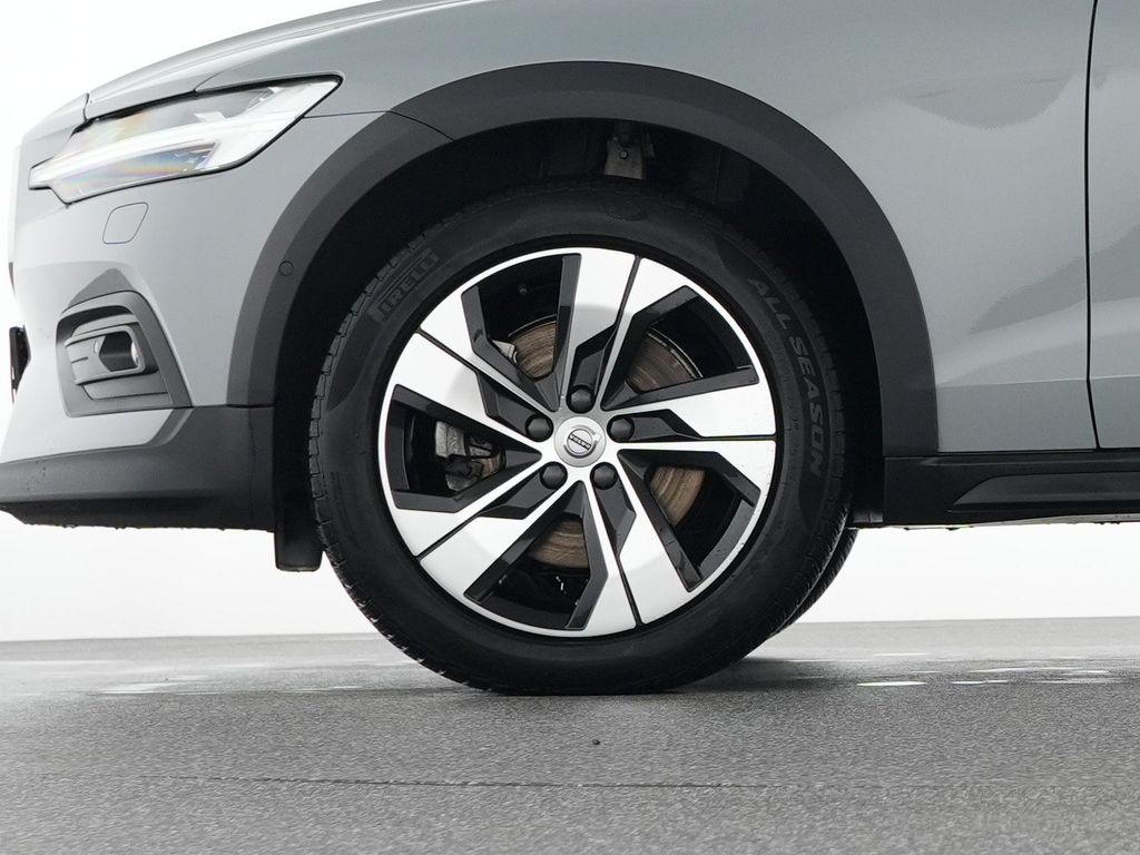 Volvo V60 Cross Country 2023