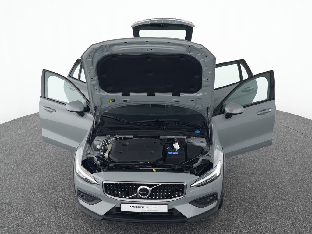 Volvo V60 Cross Country 2023