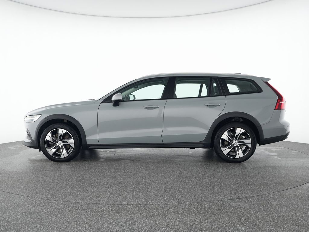 Volvo V60 Cross Country 2023
