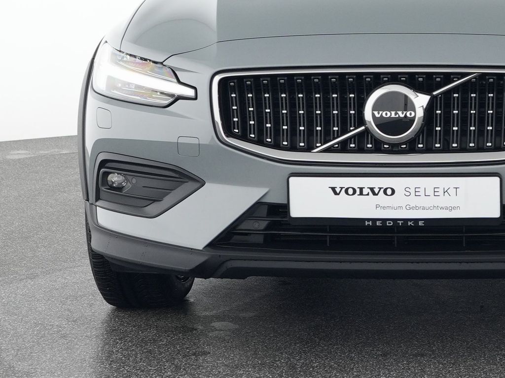Volvo V60 Cross Country 2023