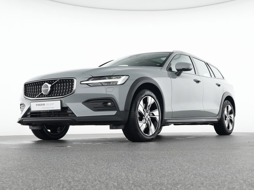 Volvo V60 Cross Country 2023