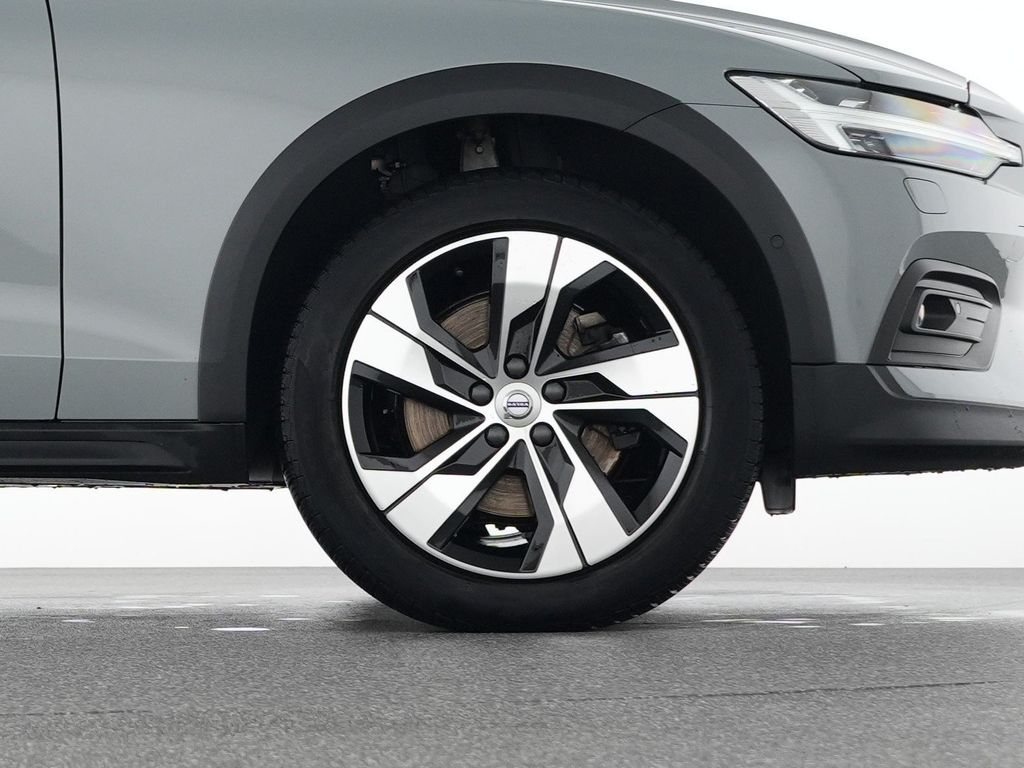 Volvo V60 Cross Country 2023