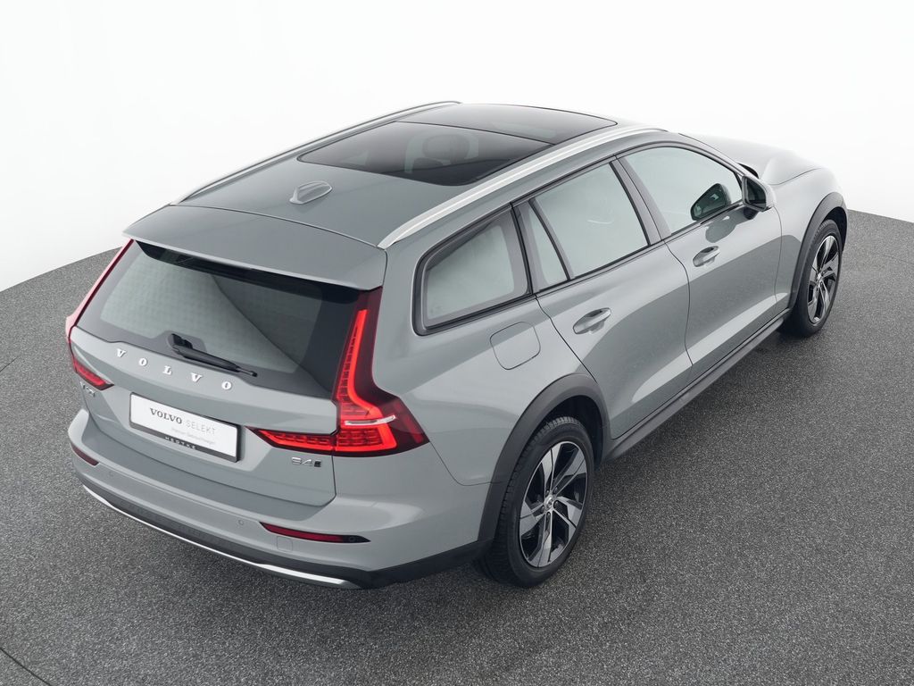 Volvo V60 Cross Country 2023