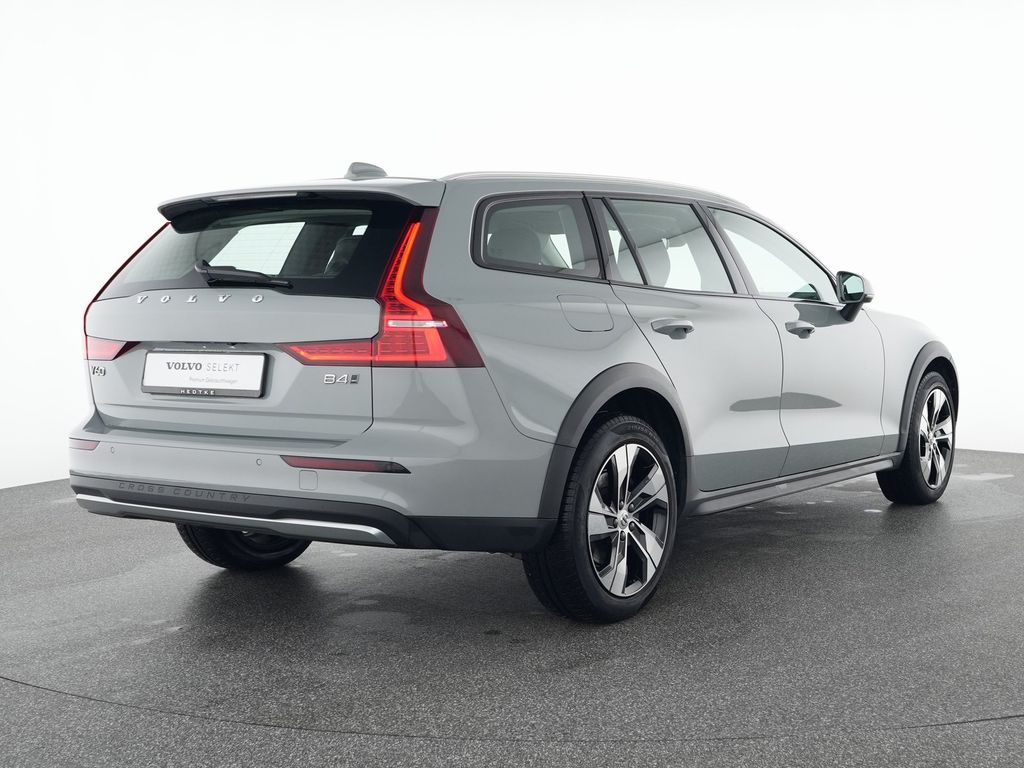 Volvo V60 Cross Country 2023