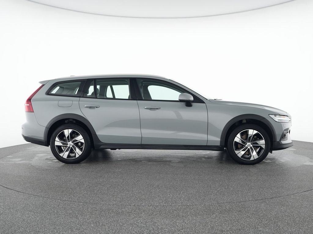 Volvo V60 Cross Country 2023