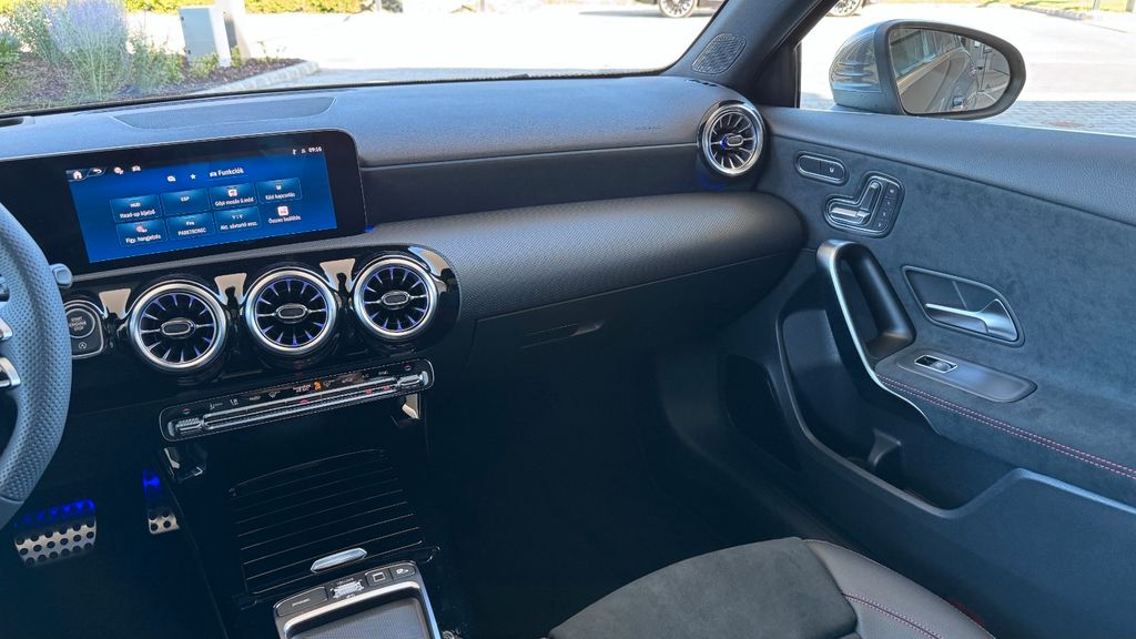 Mercedes-Benz A 220