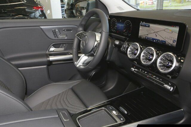 Mercedes-Benz GLA 200 2025