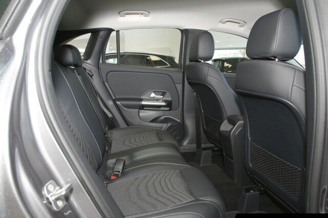 Mercedes-Benz GLA 200 2025