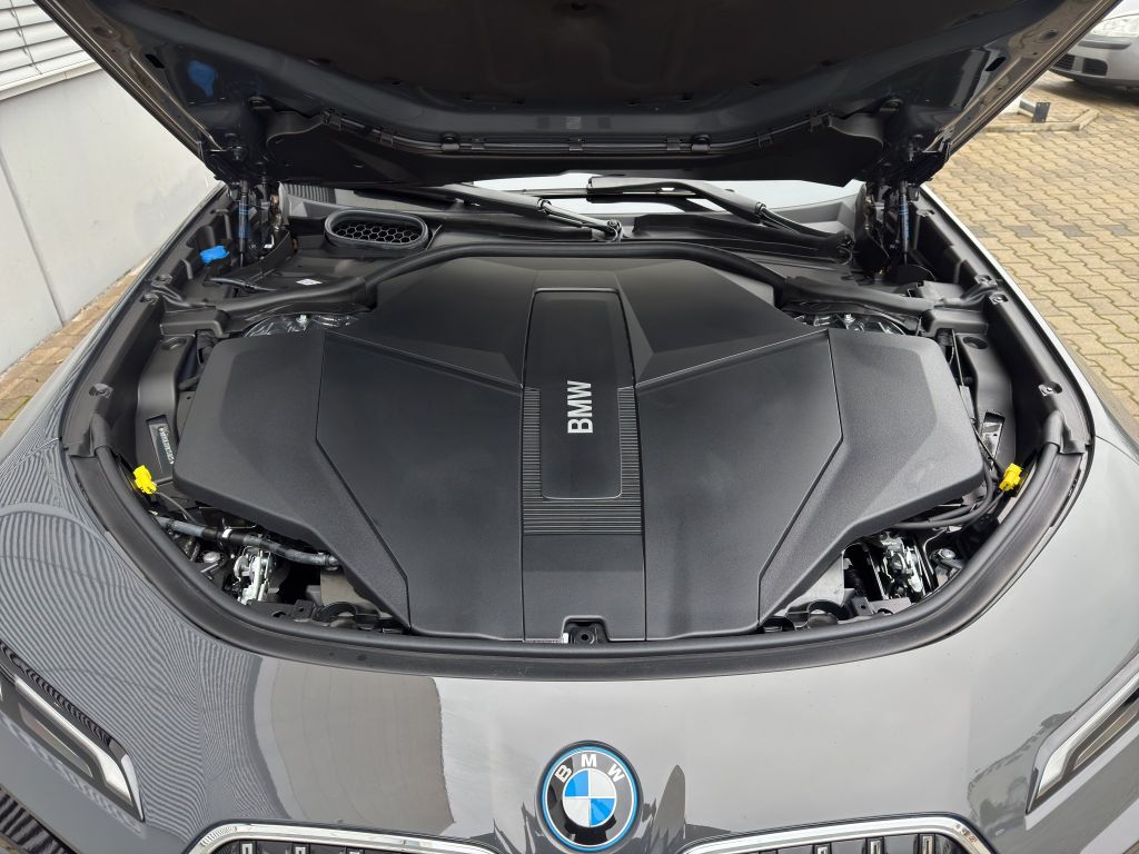 BMW i7 2024