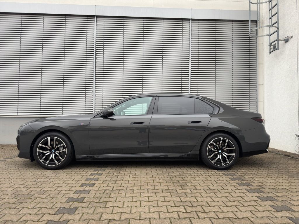 BMW i7 2024