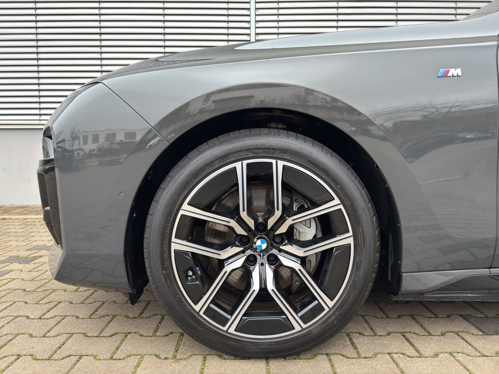 BMW i7 2024
