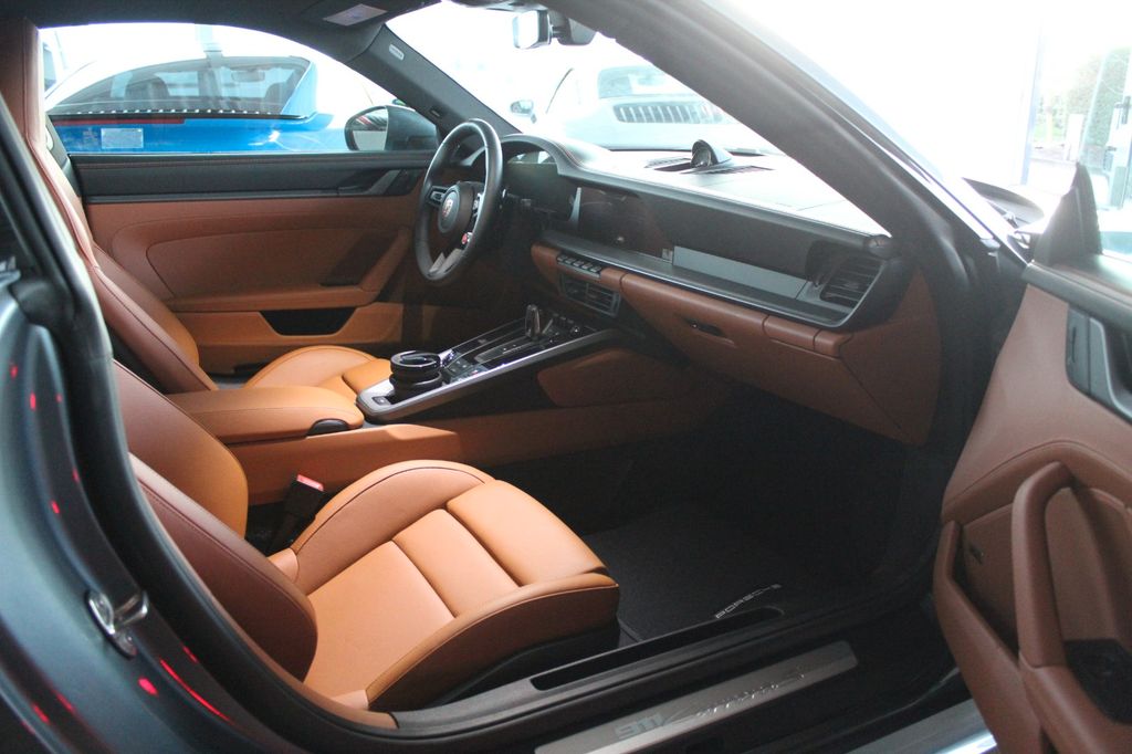Porsche 992 2025