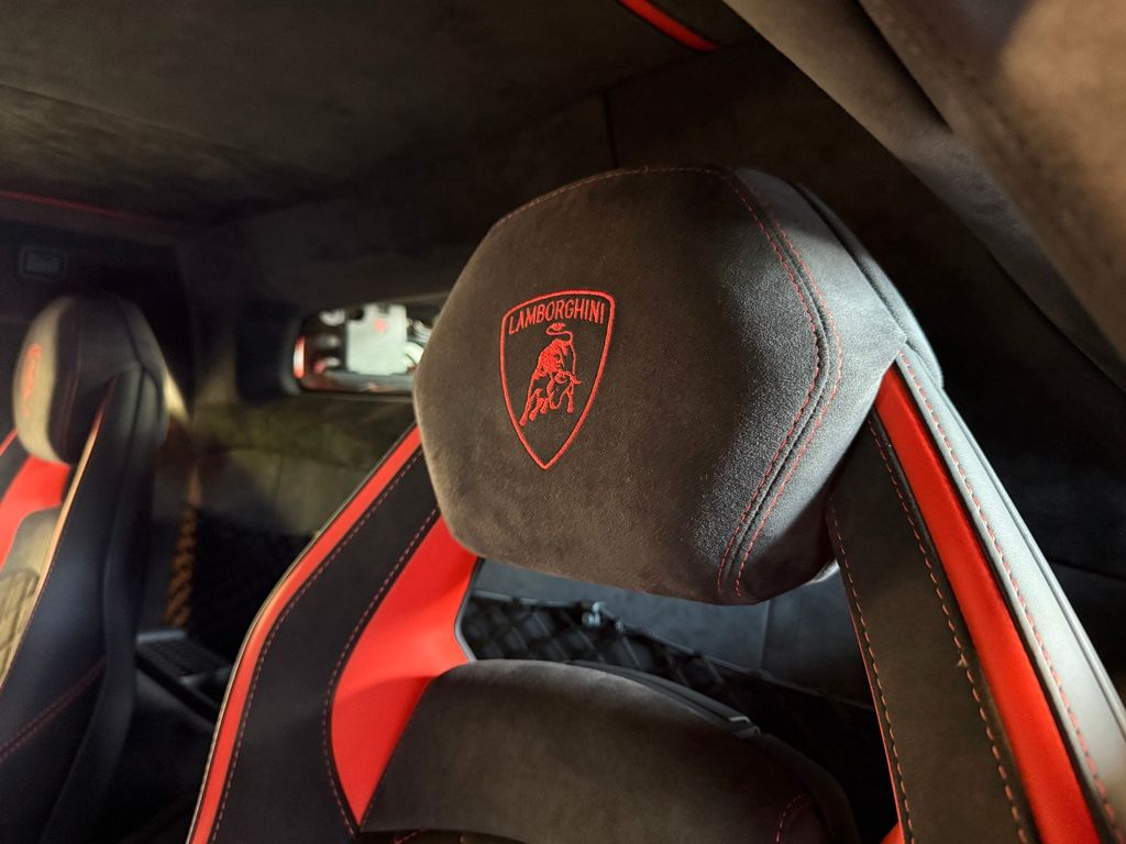 Lamborghini Aventador 2021