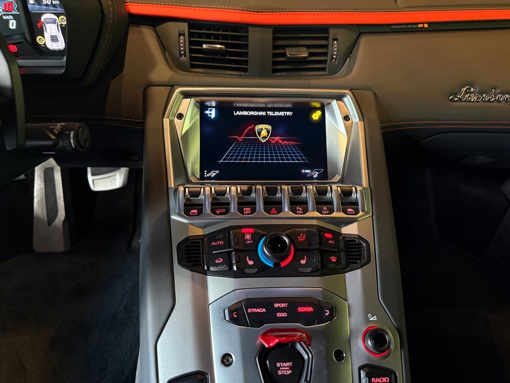 Lamborghini Aventador 2021