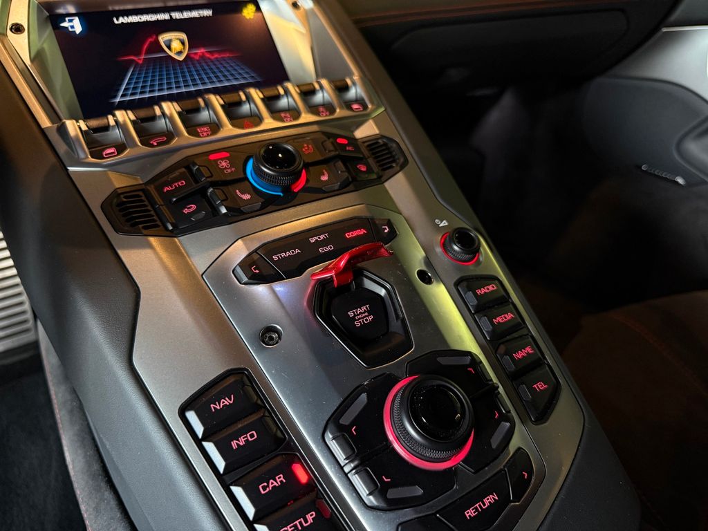 Lamborghini Aventador 2021