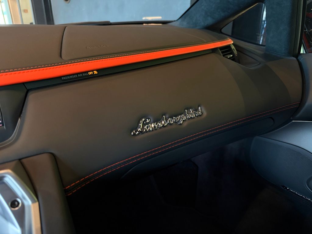 Lamborghini Aventador 2021