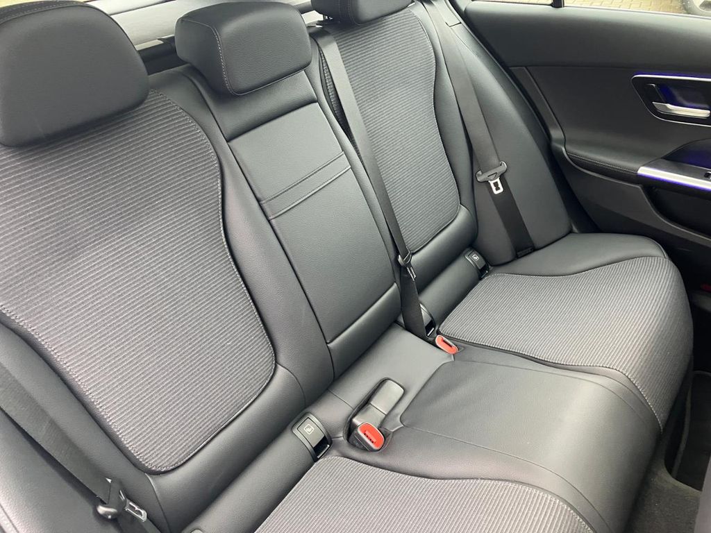 Mercedes-Benz C 220 2025