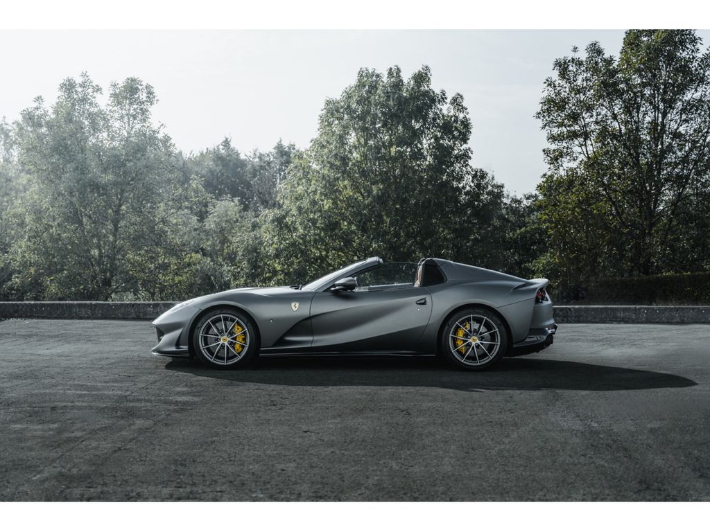 Ferrari 812 2022
