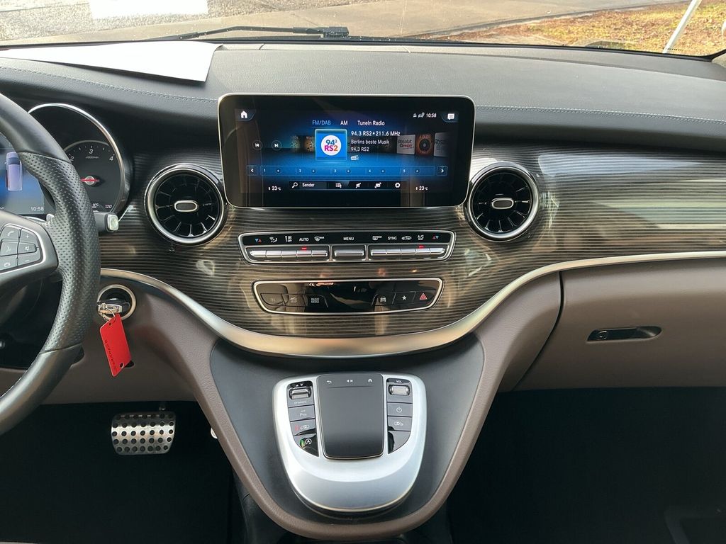 Mercedes-Benz V 300 2022