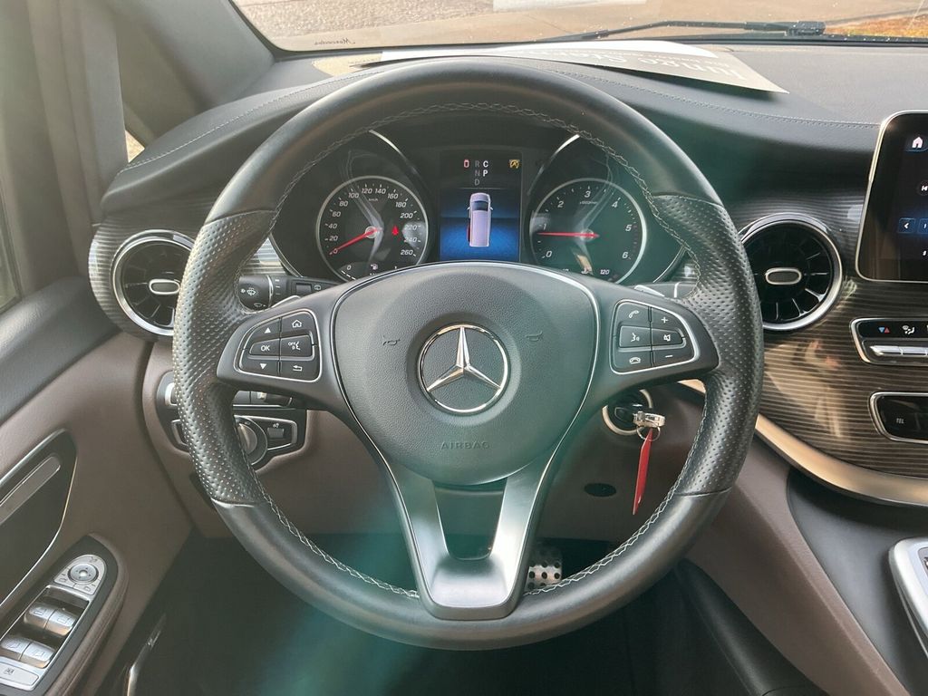 Mercedes-Benz V 300 2022