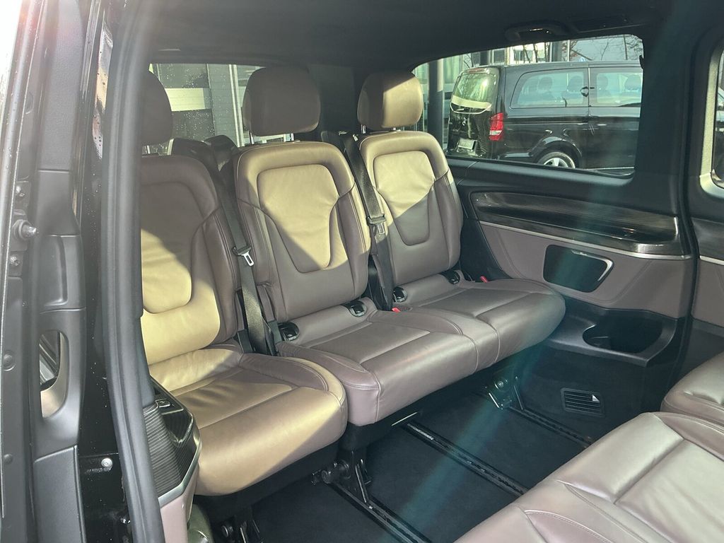 Mercedes-Benz V 300 2022