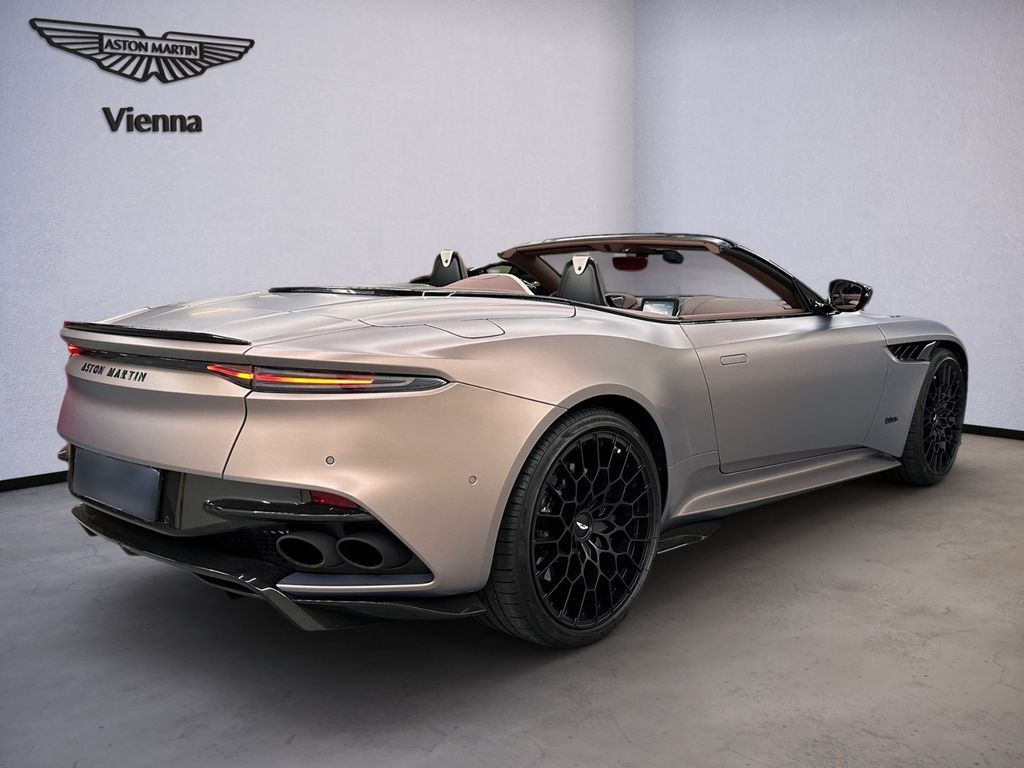 Aston Martin DBS 2023