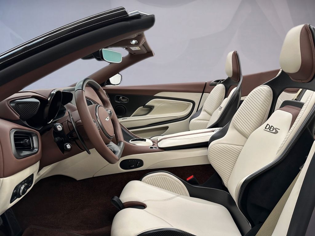 Aston Martin DBS 2023