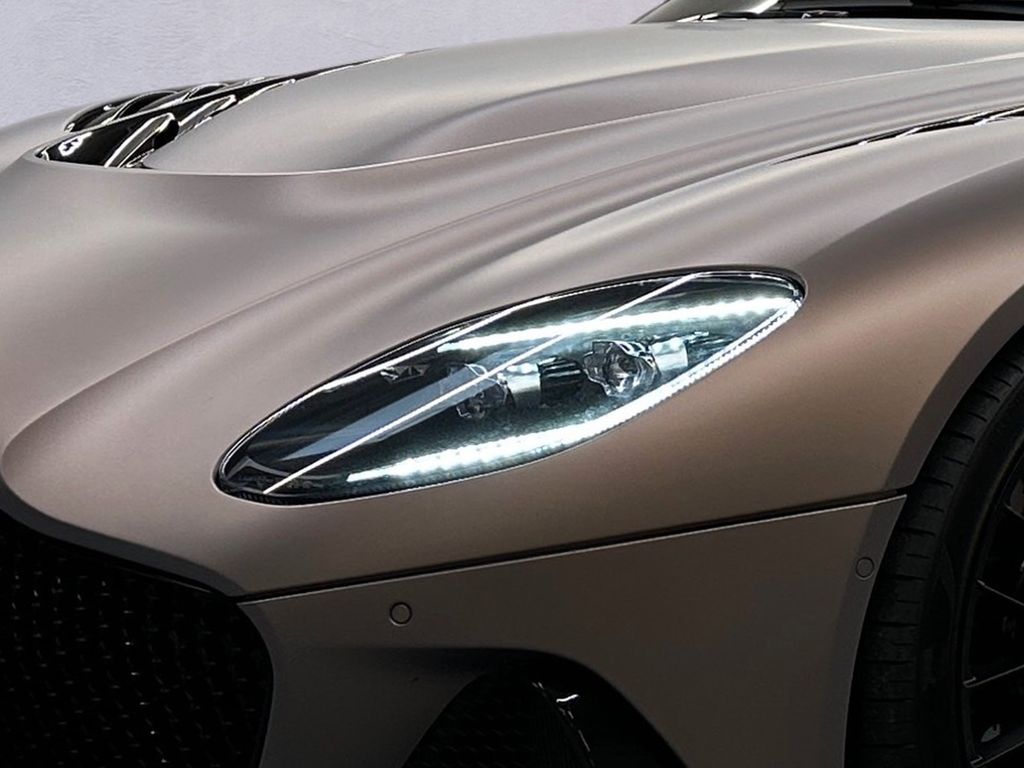 Aston Martin DBS 2023
