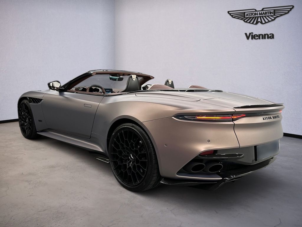 Aston Martin DBS 2023