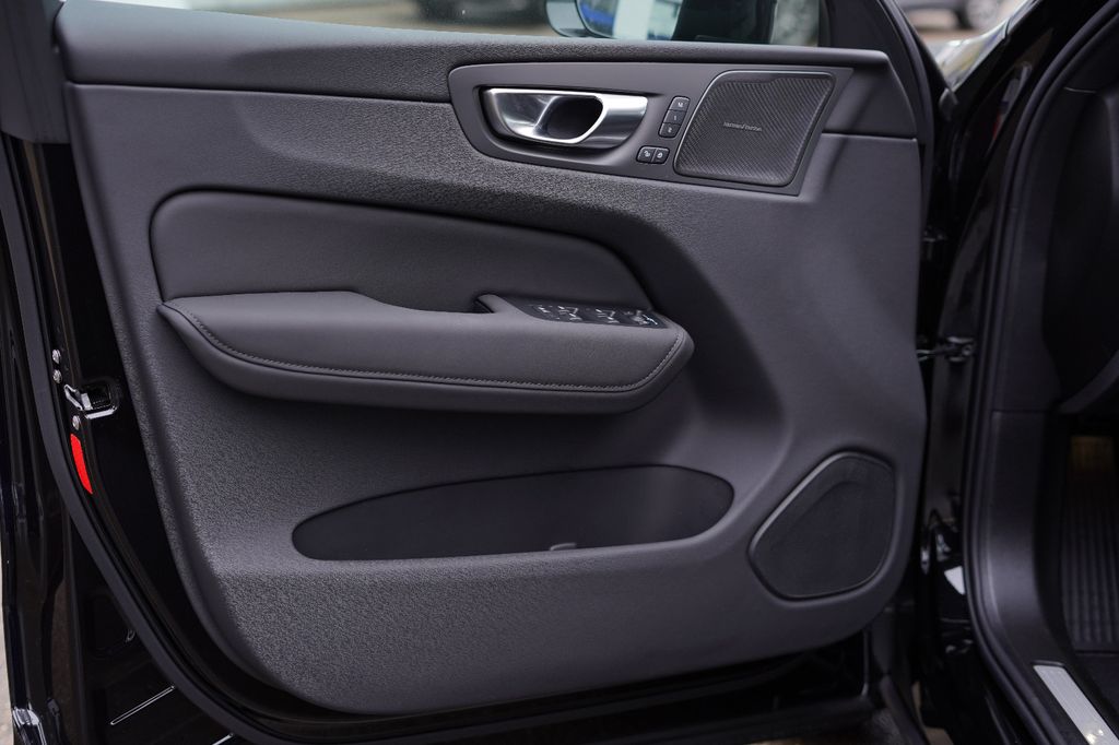 Volvo XC60 2025