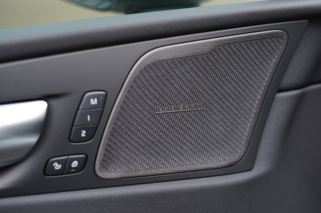 Volvo XC60 2025