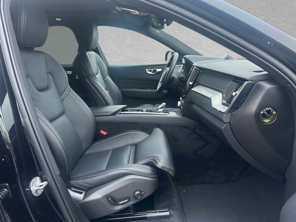 Volvo XC60 2025