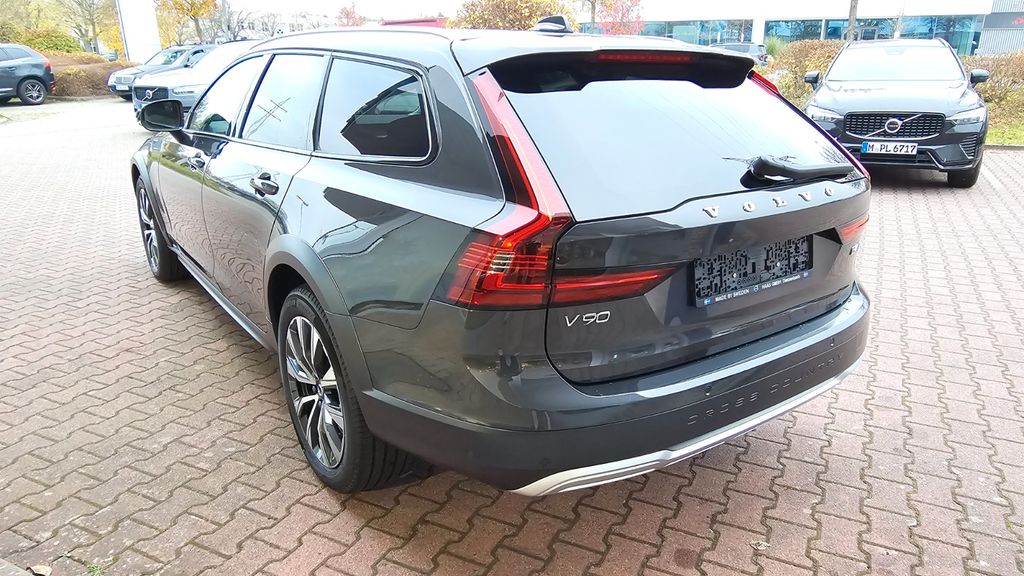 Volvo V90 Cross Country 2024