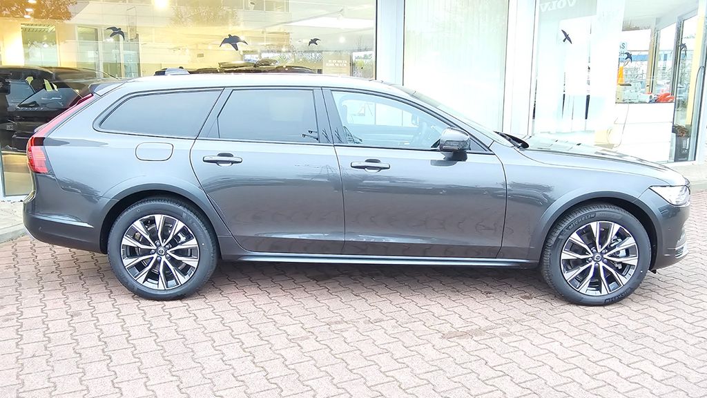 Volvo V90 Cross Country 2024