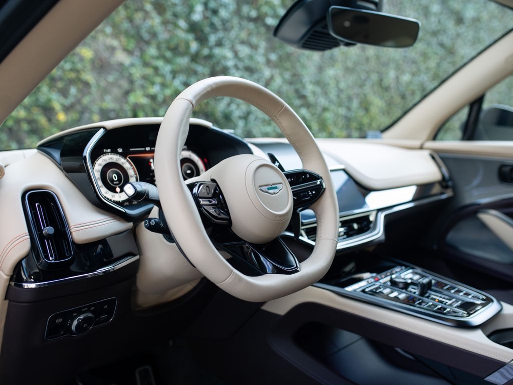 Aston Martin DBX