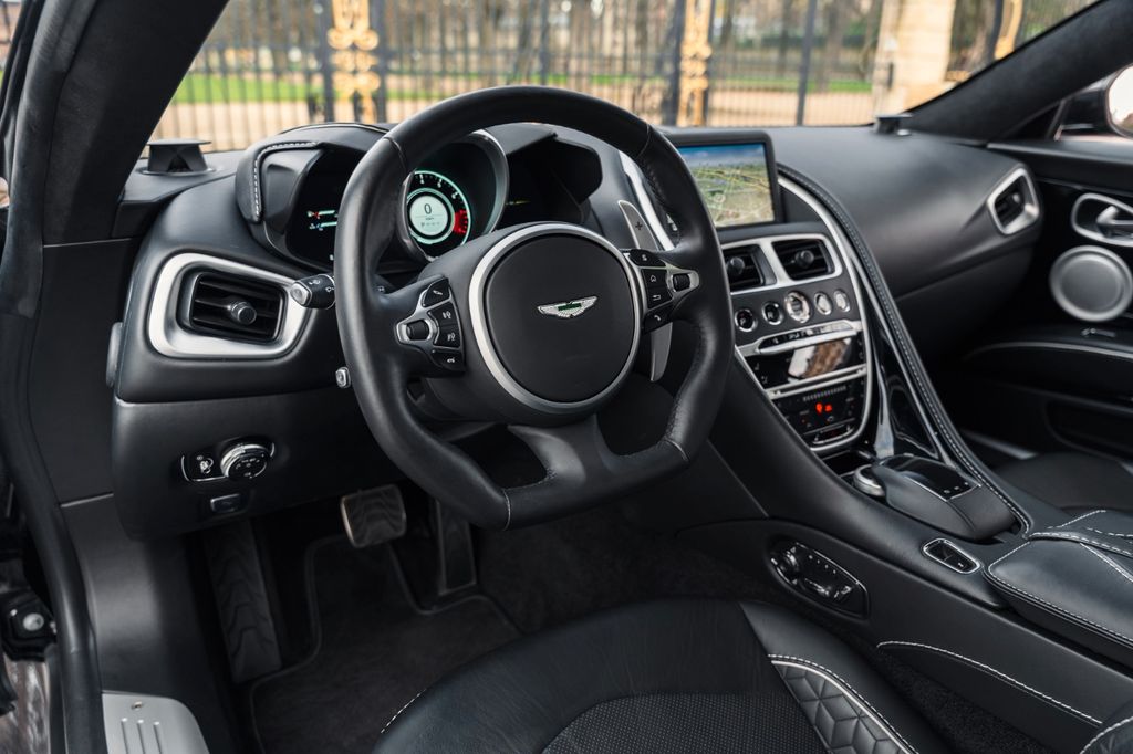 Aston Martin DBS 2020