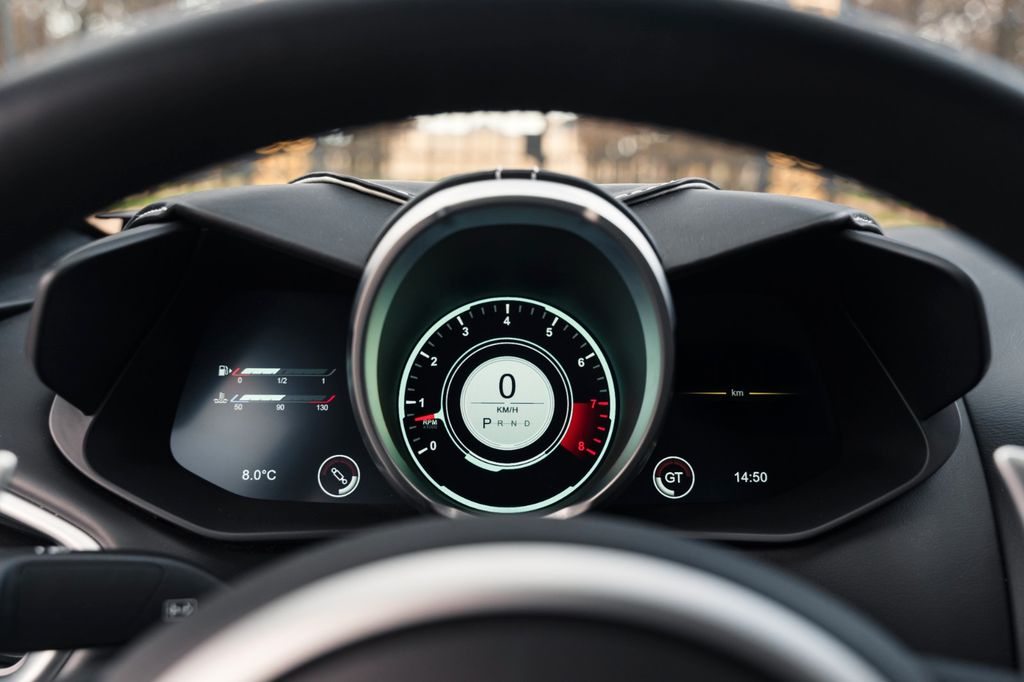 Aston Martin DBS 2020