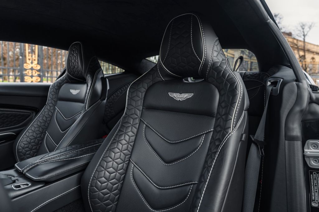Aston Martin DBS 2020