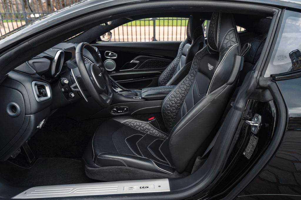 Aston Martin DBS 2020