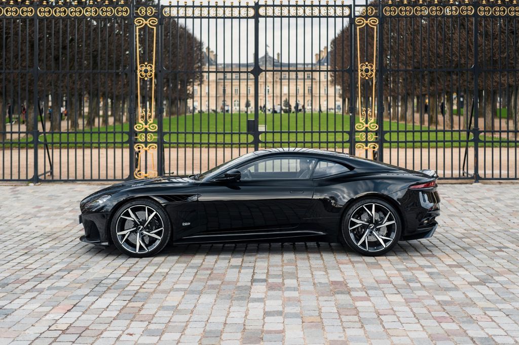Aston Martin DBS 2020