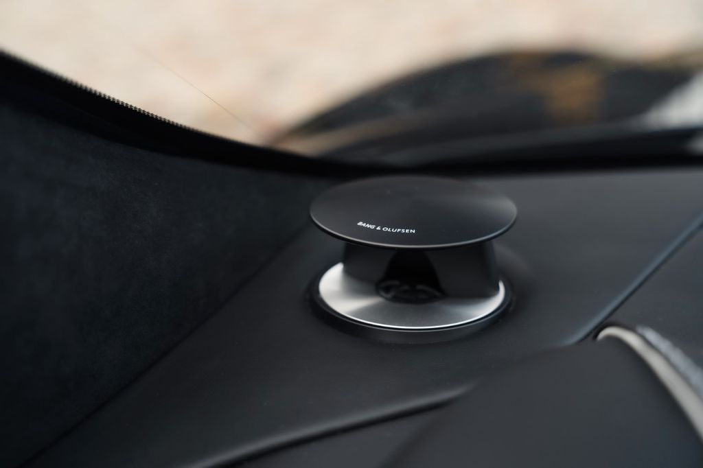 Aston Martin DBS 2020