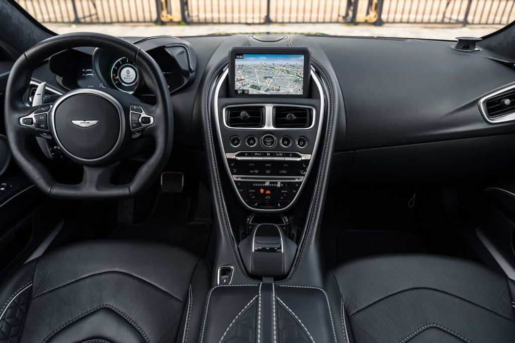 Aston Martin DBS 2020