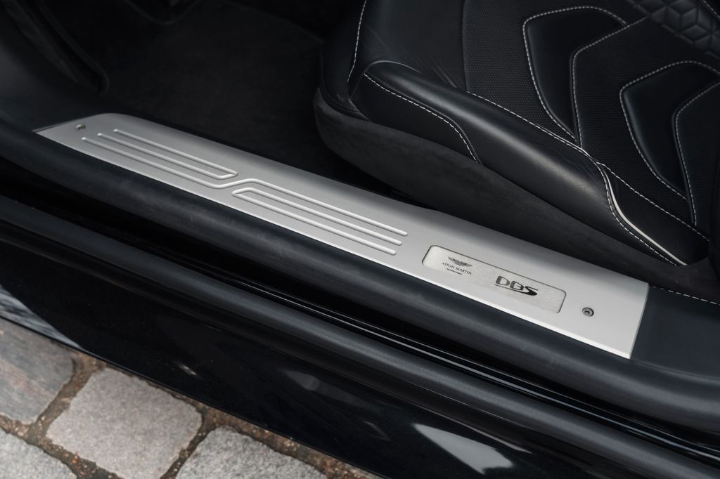 Aston Martin DBS 2020